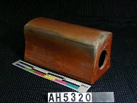 藏品(陶製枕頭)的圖片